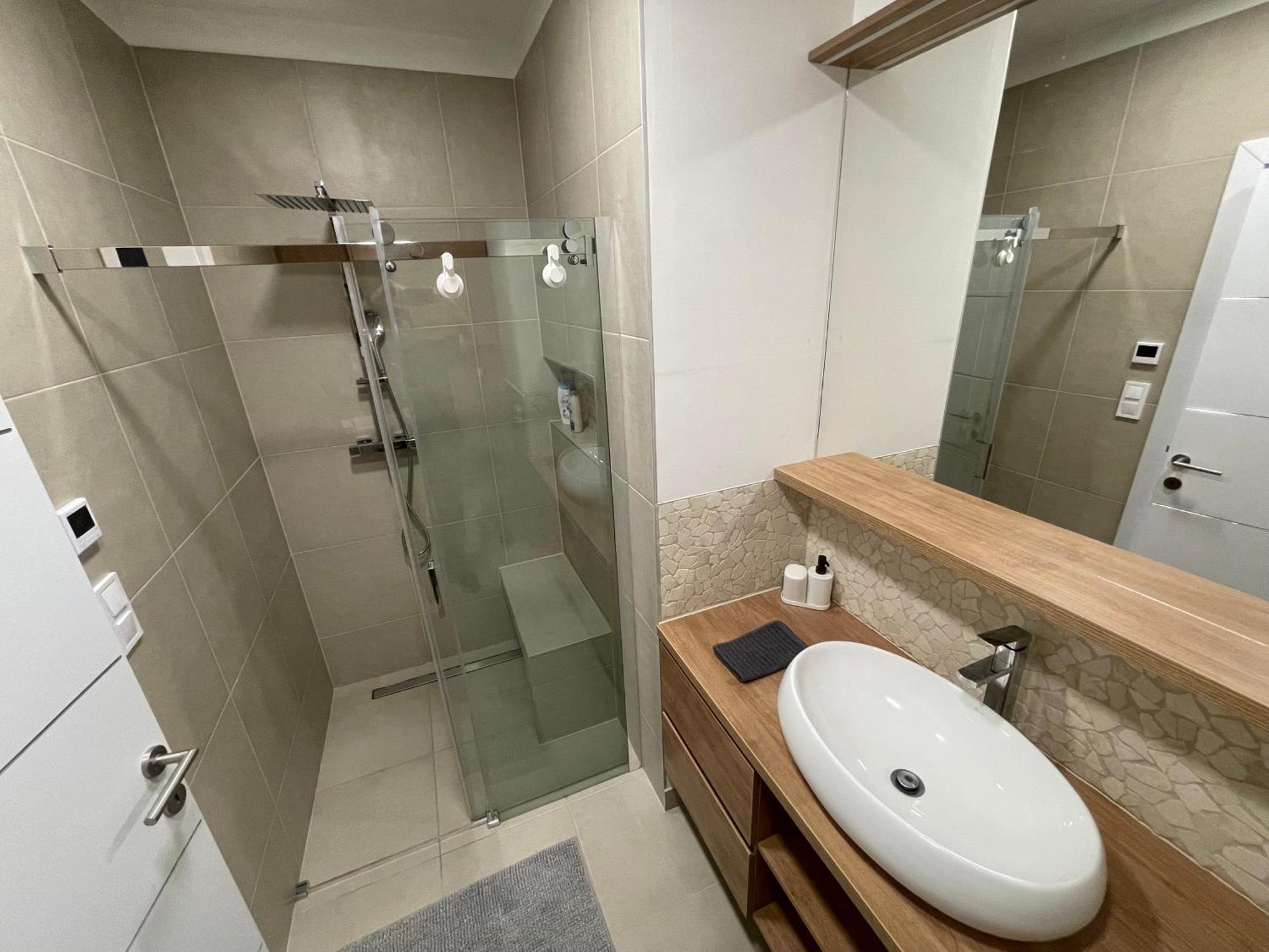 City Center 4! Modern And Cozy 3Br In City Center! Будапеща Екстериор снимка