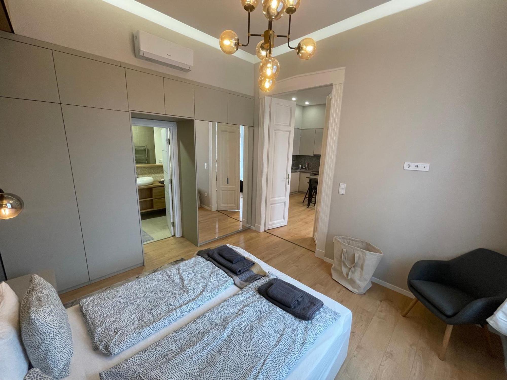 City Center 4! Modern And Cozy 3Br In City Center! Будапеща Екстериор снимка